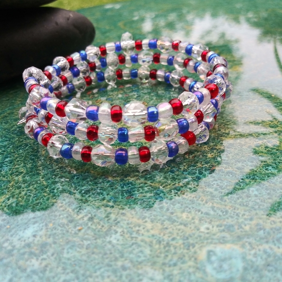 ❤️SOLD❤️Blue Red Glass Beads Bracelet USA Memory Wire Cute America Patriotic - Picture 3 of 9